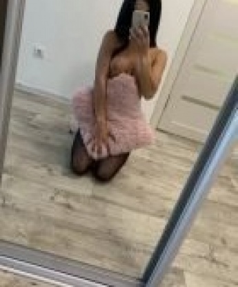 Я креативная, нежная и опытная индивидуалка, способная превратить твои фантазии в реальность. Встреча со мной пройдет настолько страстно и незабываемо, что ты будешь хотеть вернуться ко мне снова и снова. У меня есть несколько услуг, которые я могу предложить тебе: классический секс, оральный секс, массаж и многое другое. Я открыта для экспериментов и с радостью исполню все твои сокровенные желания. Не веришь? Посмотри мои фото и перечитай отзывы моих довольных клиентов. Я живу в Москве и с нетерпением жду нашей встречи. 🌸💋 4240, 28 лет